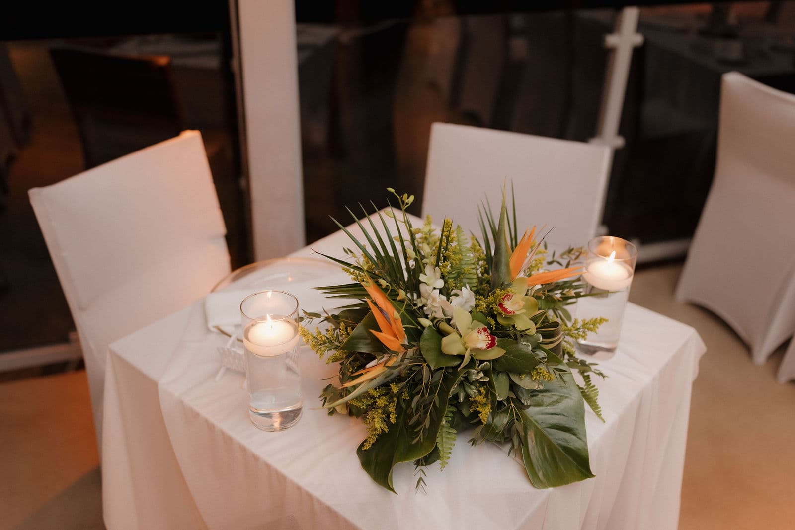 His and hers sweetheart table